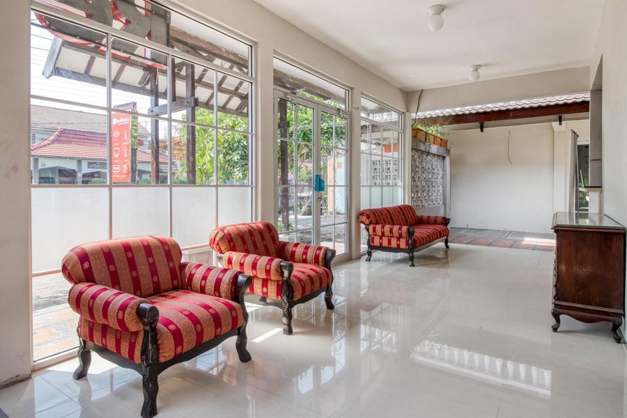 Отель Reddoorz Near Malioboro Tugu Station Jogja Джокьякарта Экстерьер фото